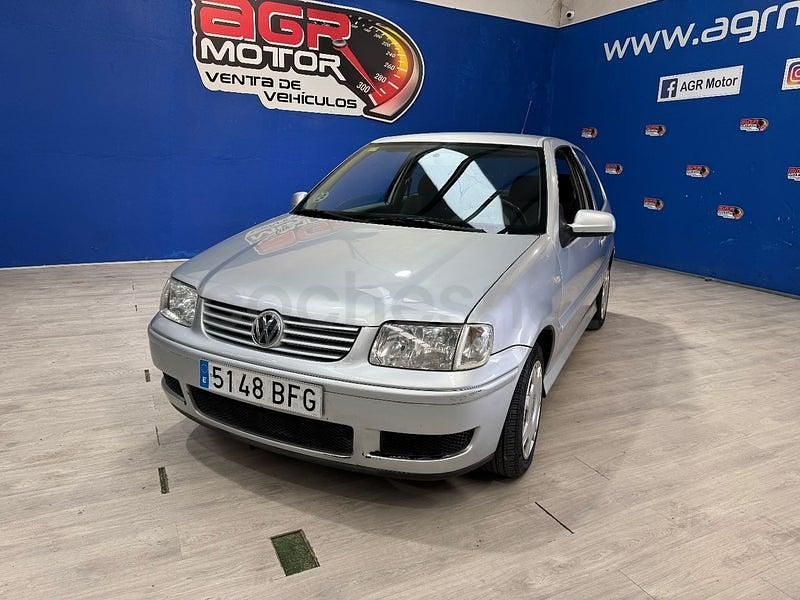 Usado VW Polo Trendline 75 CV (55 kW) 2001 Gris / plata Berlina