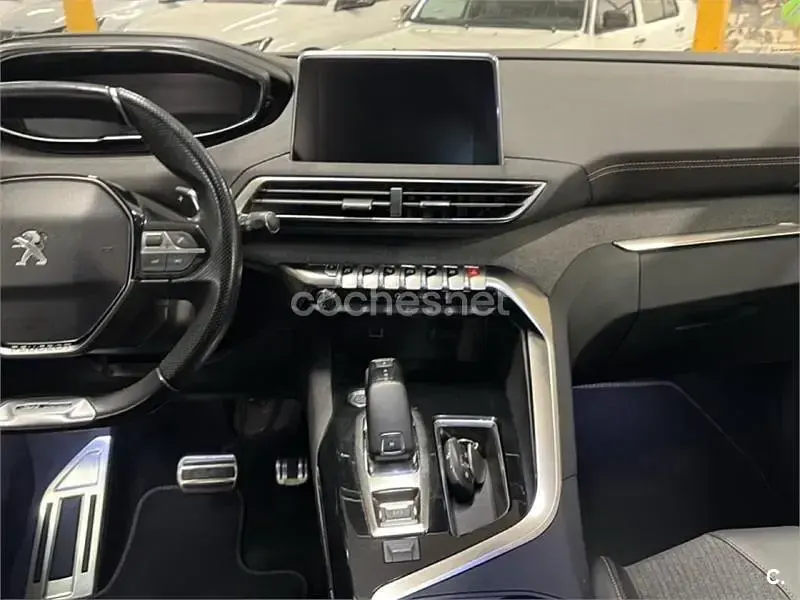Usado Peugeot 5008 GT-line 130 CV (95 kW) 2019 Gris / plata SUV