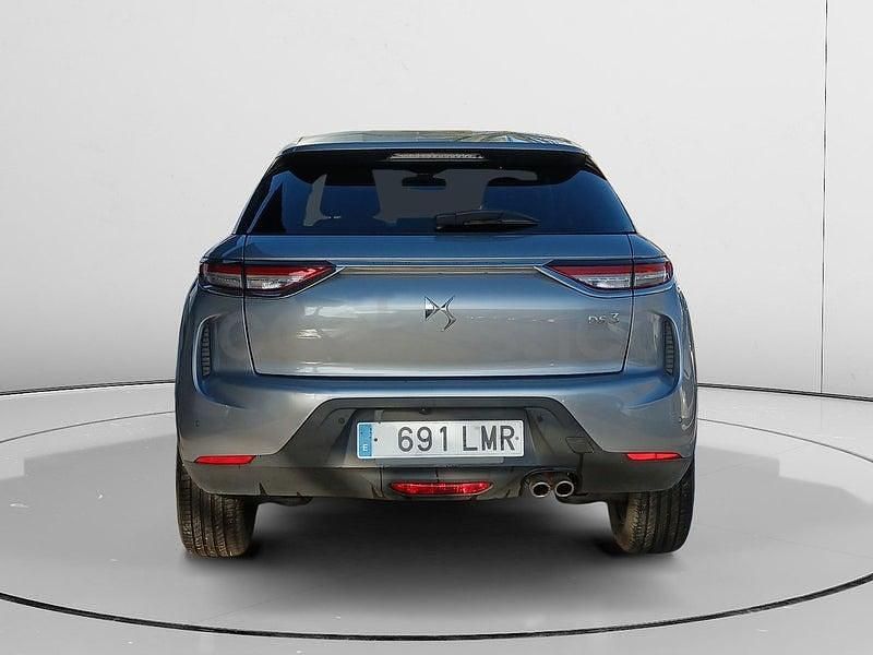Usado DS Automobiles DS3 Crossback So Chic 130 CV (95 kW) 2021 Gris / plata SUV