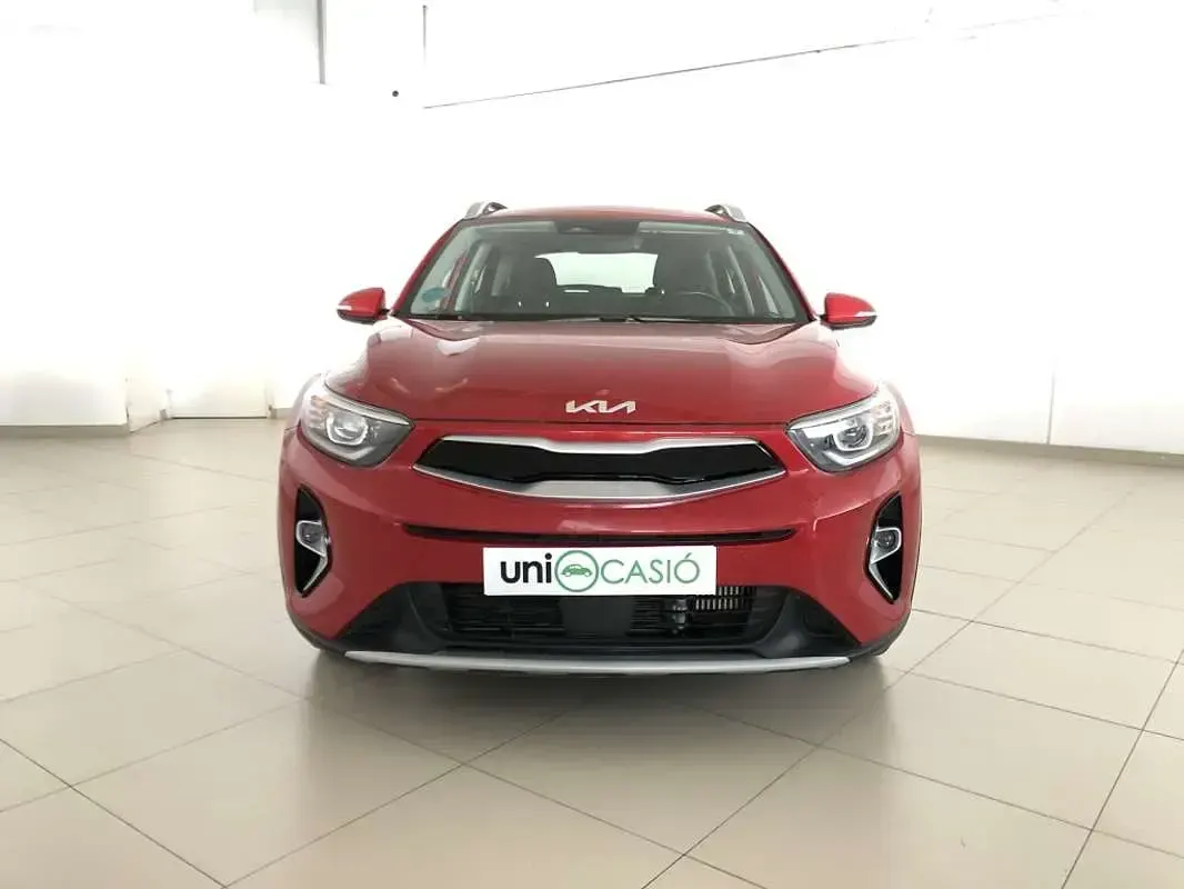 Usado Kia Stonic 101 CV (74 kW) 2022 Rojo SUV