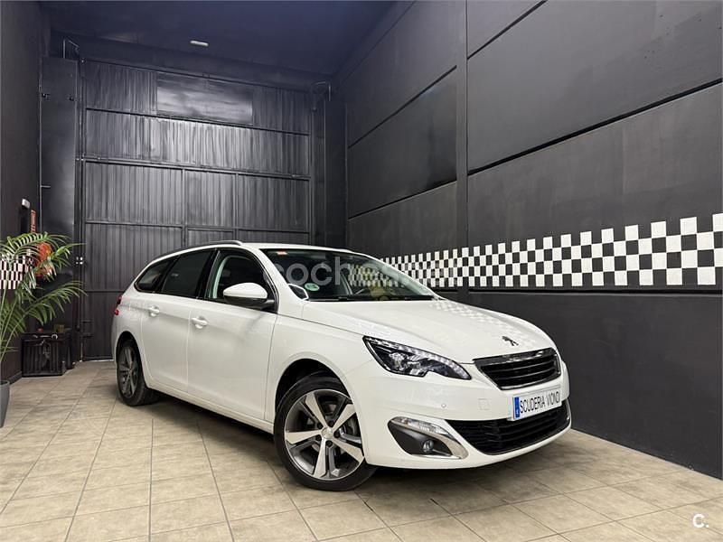 Usado Peugeot 308 SW Allure 120 CV (88 kW) 2017 Blanco Familiar