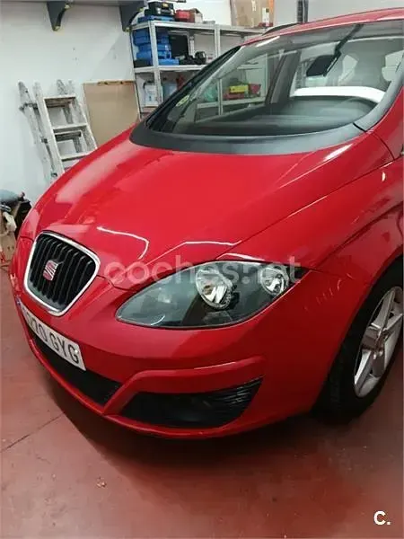 Usado Seat Altea XL Reference 105 CV (77 kW) 2010 Rojo Monovolumen