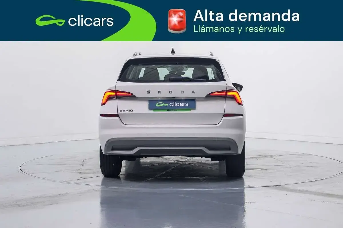Usado Skoda Kamiq Ambition 110 CV (80 kW) 2022 Blanco SUV
