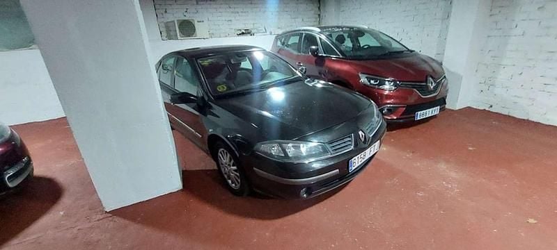 Usado Renault Laguna III Expression 111 CV (81 kW) 2007 Negro Berlina