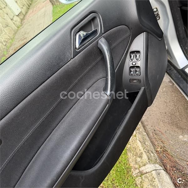 Usado Mercedes C220 Classic 143 CV (105 kW) 2005 Gris / plata Berlina