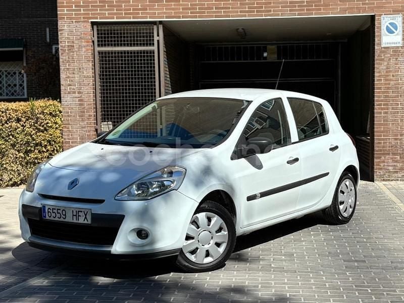 Usado Renault Clio II Business 90 CV (66 kW) 2011 Blanco Berlina