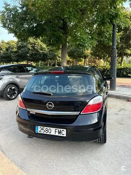 Usado Opel Astra Cosmo 120 CV (88 kW) 2007 Negro Berlina