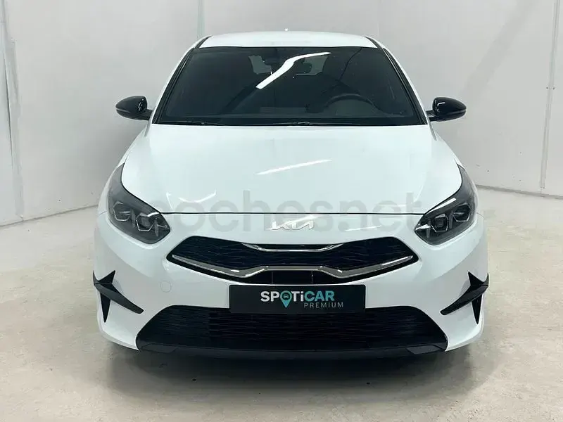 Usado Kia Ceed Style 100 CV (73 kW) 2025 Blanco Utilitario