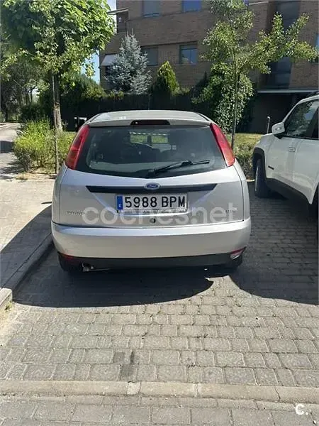 Usado Ford Focus Ambiente 90 CV (66 kW) 2001 Gris / plata Berlina