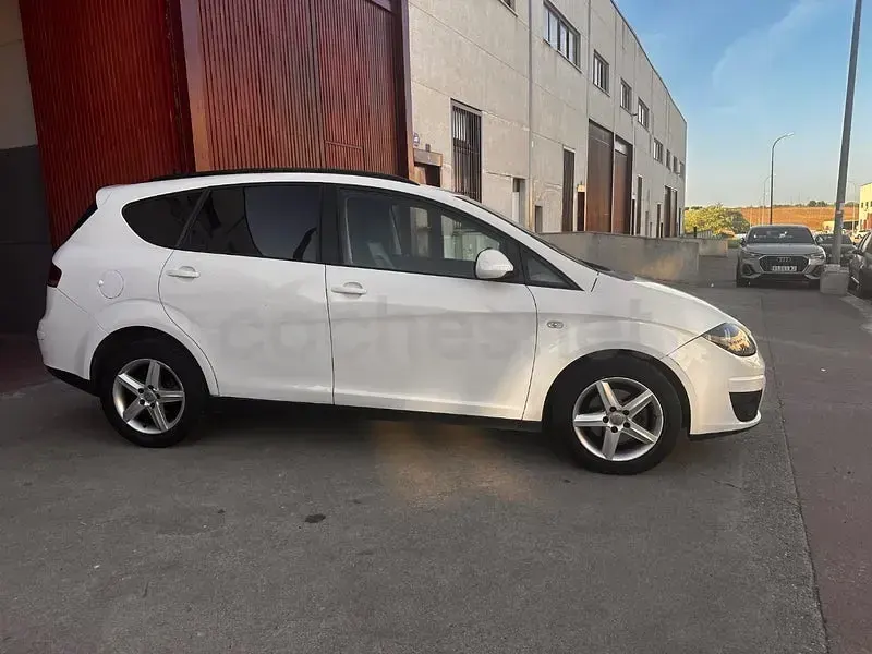 Usado Seat Altea XL I-Tech 105 CV (77 kW) 2015 Blanco Monovolumen