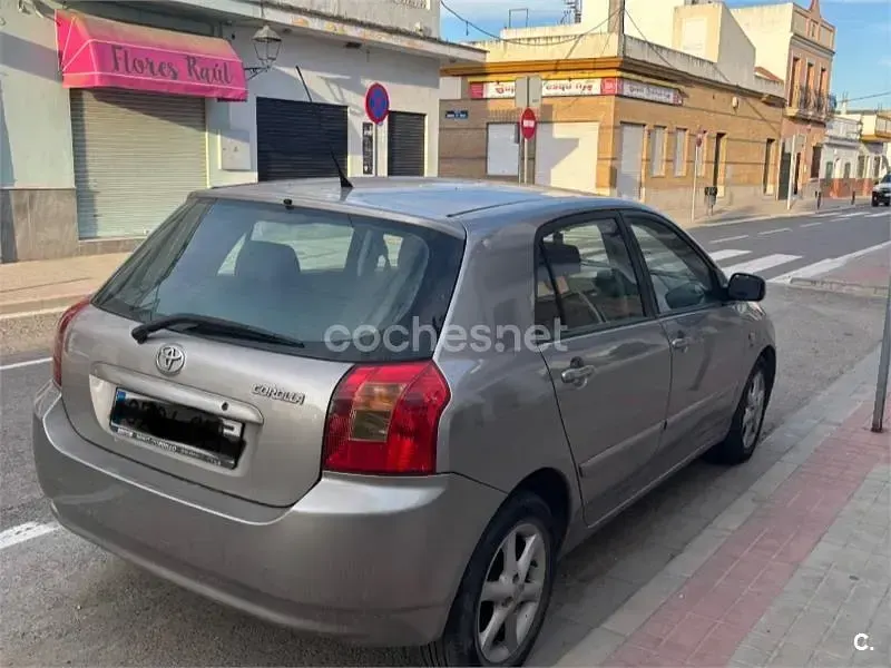 Usado Toyota Corolla Sol 116 CV (85 kW) 2003 Gris / plata Berlina