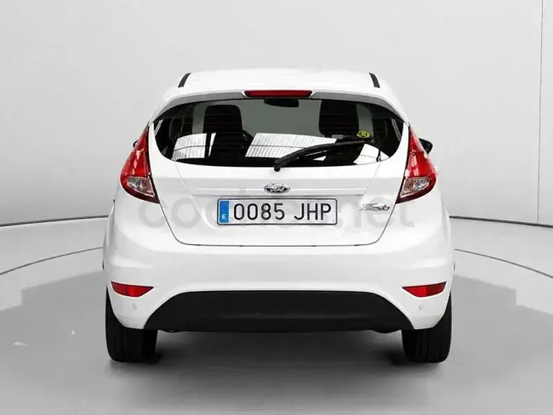Usado Ford Fiesta Trend 95 CV (69 kW) 2015 Blanco Utilitario