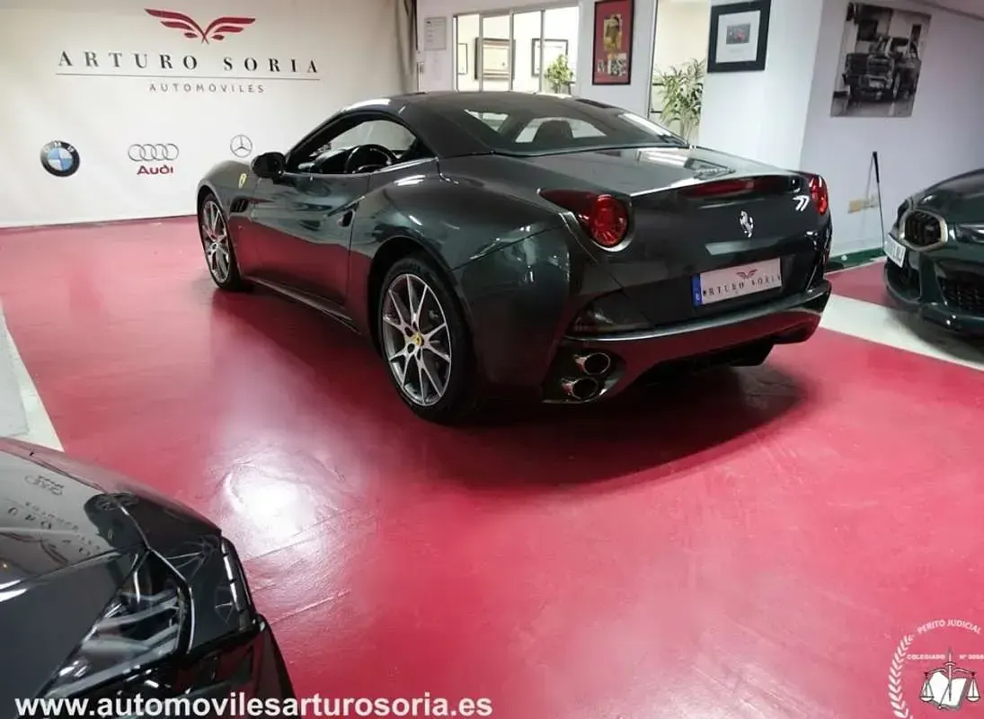 Usado Ferrari California 460 CV (338 kW) 2010 Gris Descapotable