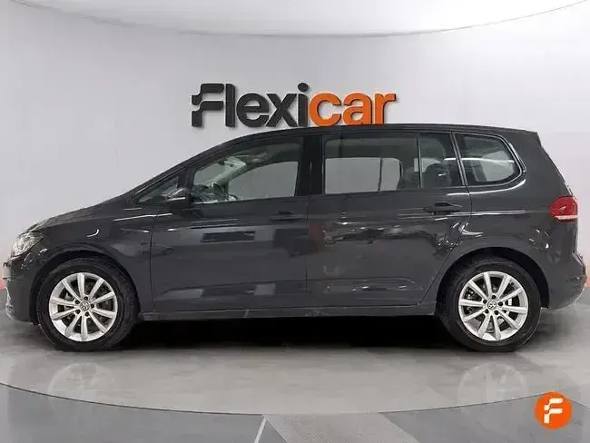 Usado VW Touran Business 115 CV (84 kW) 2018 Gris Monovolumen