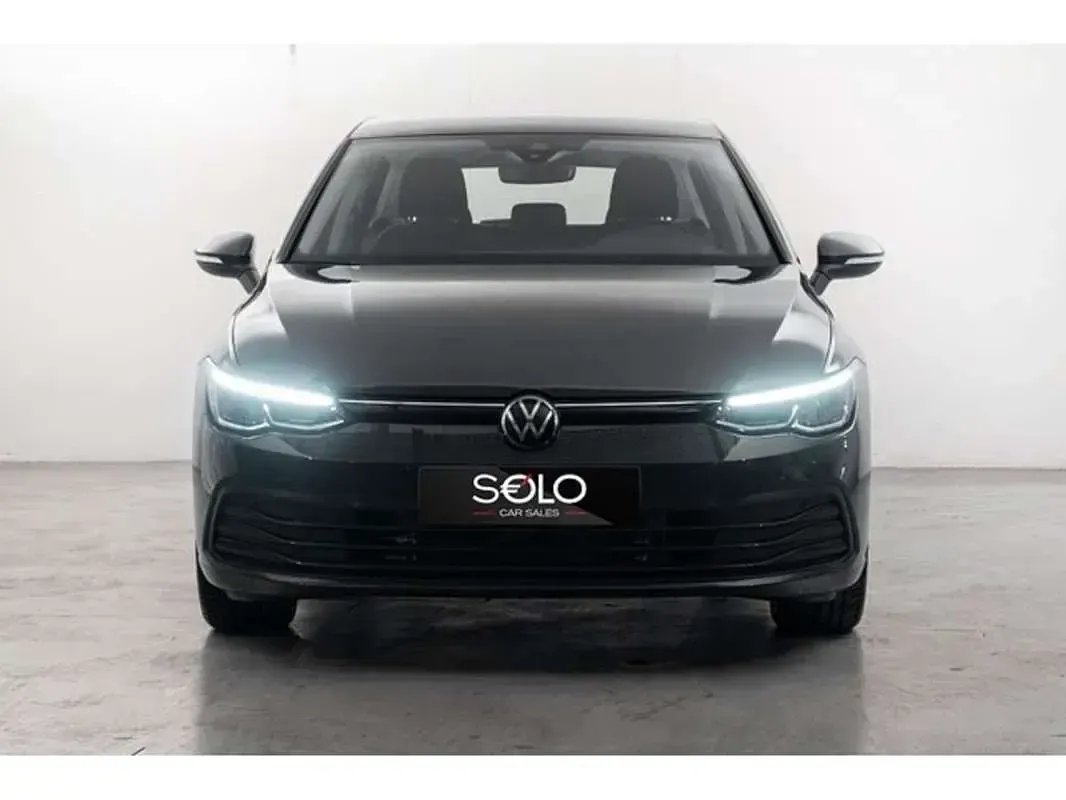 Usado VW Golf VIII Life 110 CV (80 kW) 2024 Gris Berlina