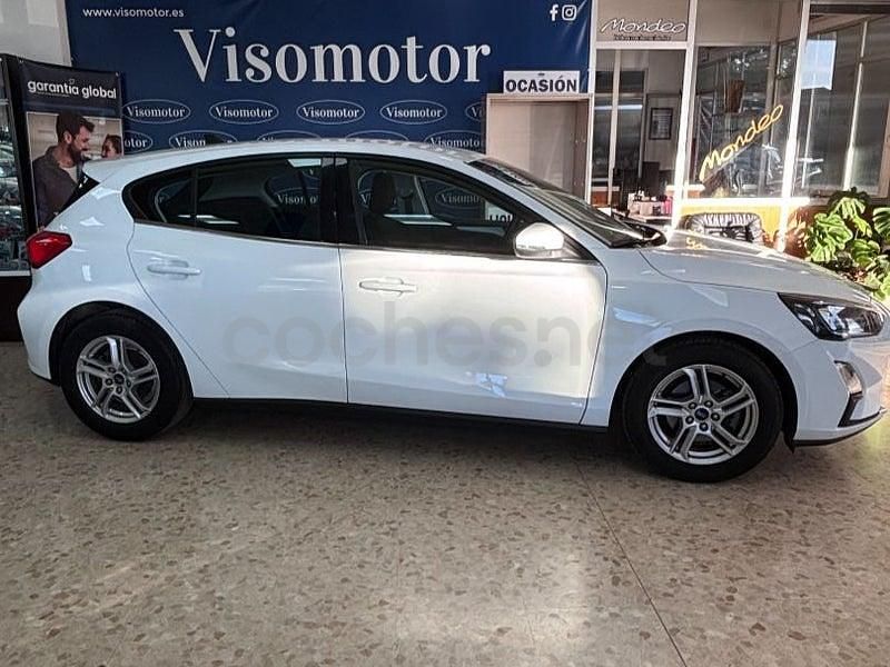 Usado Ford Focus Trend 120 CV (88 kW) 2022 Blanco Berlina