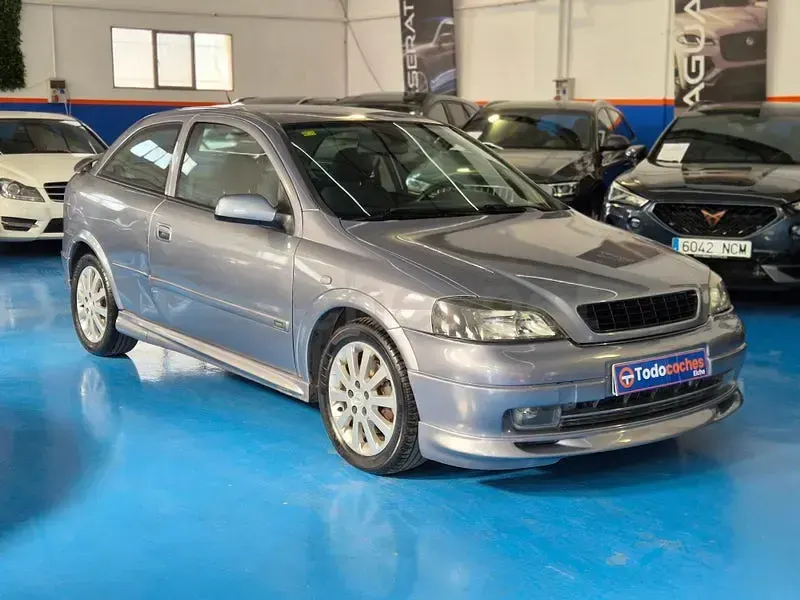 Usado Opel Astra Sport 125 CV (91 kW) 2003 Gris / plata Berlina