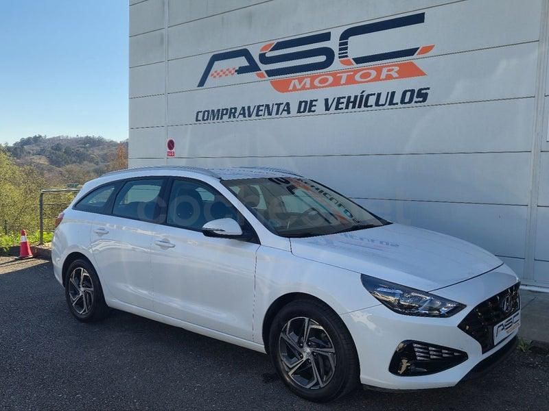 Usado Hyundai i30 116 CV (85 kW) 2021 Blanco Familiar