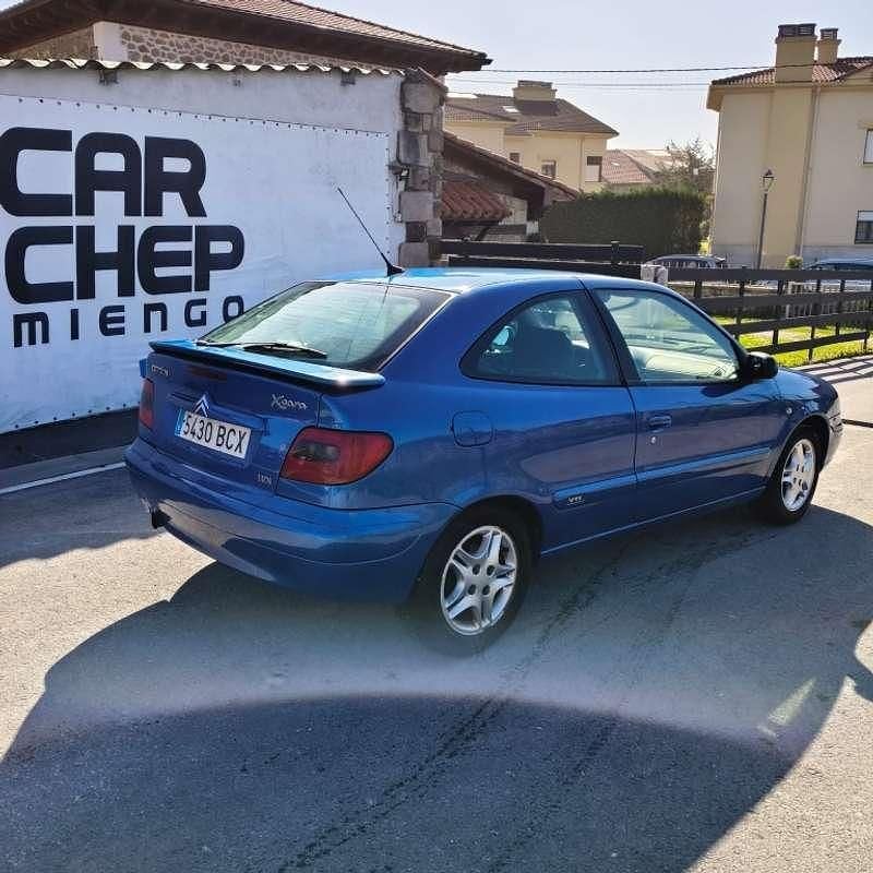 Usado Citroën Xsara 90 CV (66 kW) 2000 Azul Coupe