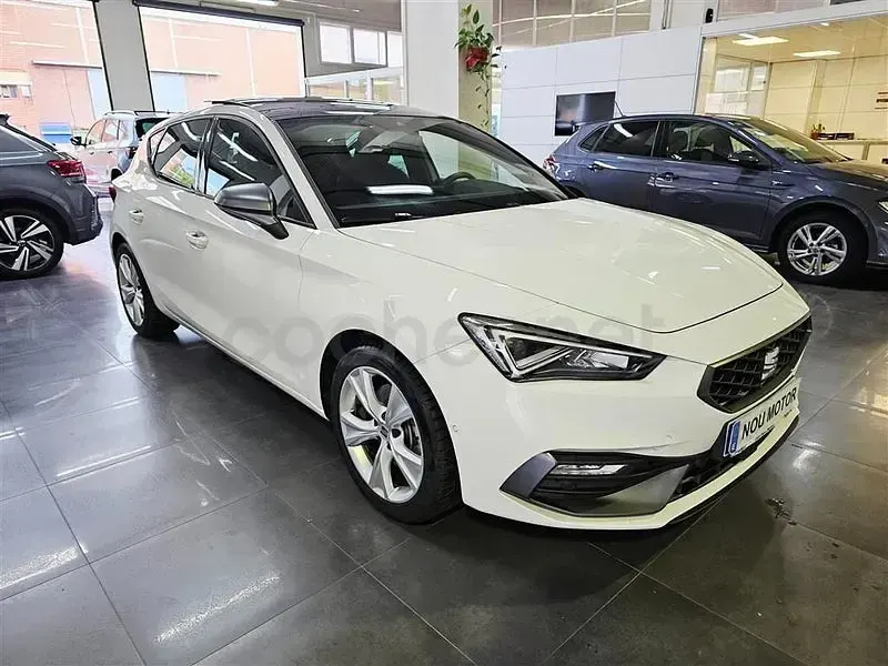Usado Seat Leon FR 130 CV (95 kW) 2023 Blanco Berlina