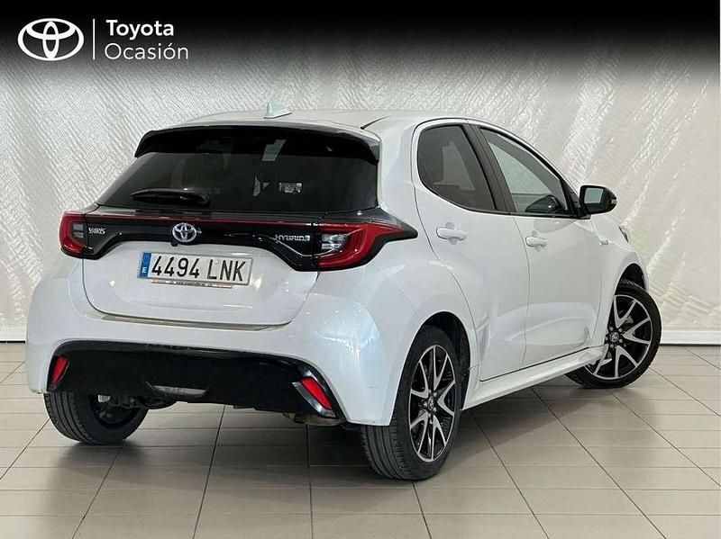 Usado Toyota Yaris Hybrid Style 117 CV (86 kW) 2021 Blanco Berlina