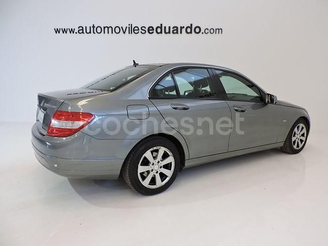 Usado Mercedes C180 156 CV (114 kW) 2010 Gris / plata Berlina