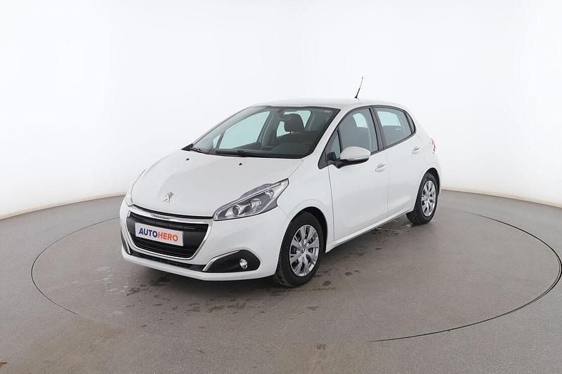 Blanco Usado 2018 Peugeot 208 Active Utilitario | 7799 € (Precio justo) - Imagen 1/3