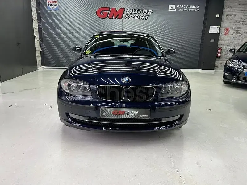Usado BMW 118 Sport Line 143 CV (105 kW) 2008 Negro Utilitario