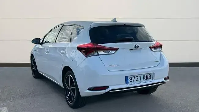 Usado Toyota Auris Hybrid Edition 136 CV (100 kW) 2018 Blanco Berlina