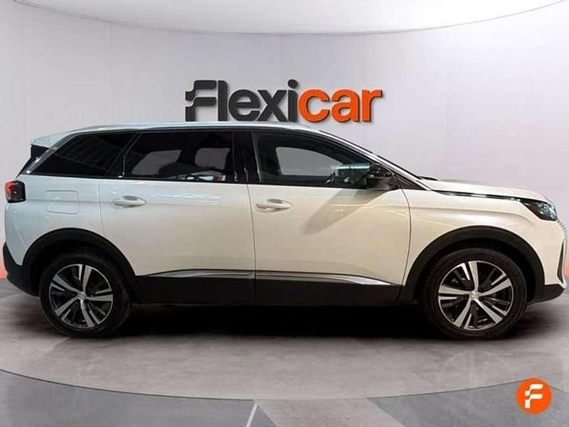 Usado Peugeot 5008 Allure 131 CV (96 kW) 2024 Blanco SUV
