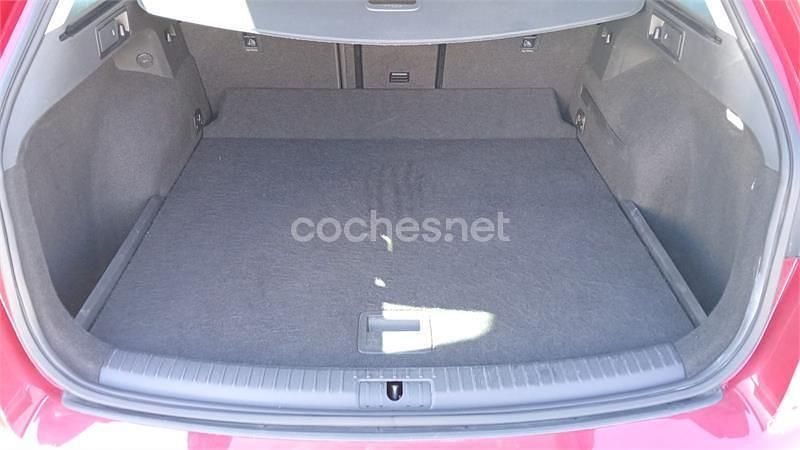 Usado Seat Leon ST Style 130 CV (95 kW) 2020 Rojo Familiar