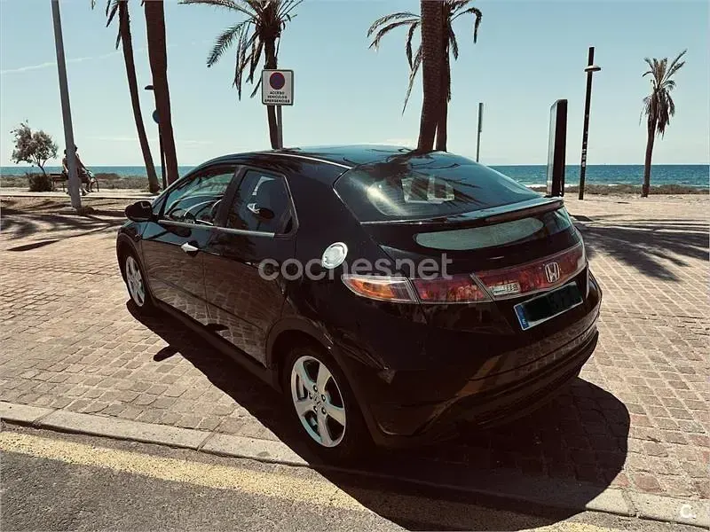 Usado Honda Civic Comfort 83 CV (61 kW) 2007 Negro Berlina