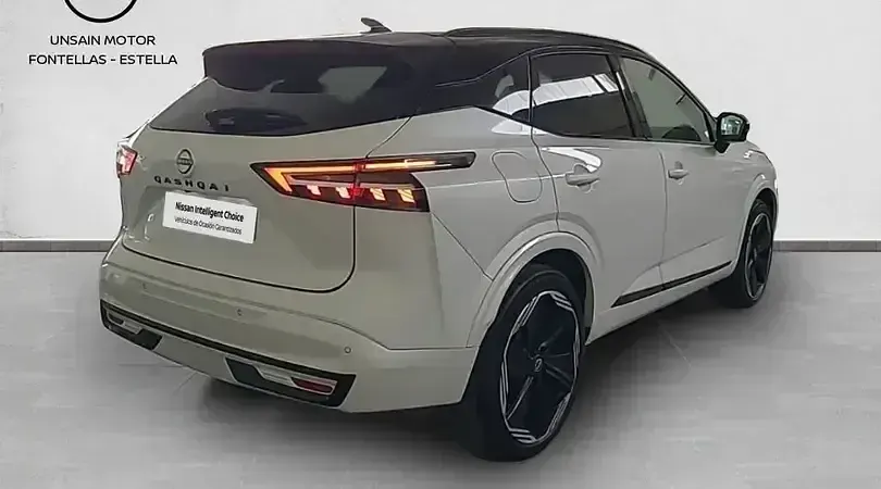 Usado Nissan Qashqai 158 CV (116 kW) 2025 Lunar white con techo midnight SUV