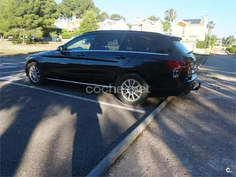 Usado Mercedes C200 150 CV (110 kW) 2019 Negro Familiar