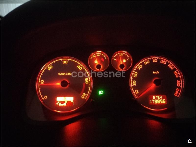 Usado Peugeot 307 136 CV (100 kW) 2008 Gris / plata Familiar