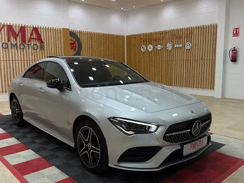 Usado Mercedes CLA250e 218 CV (160 kW) 2022 Gris / plata Coupe