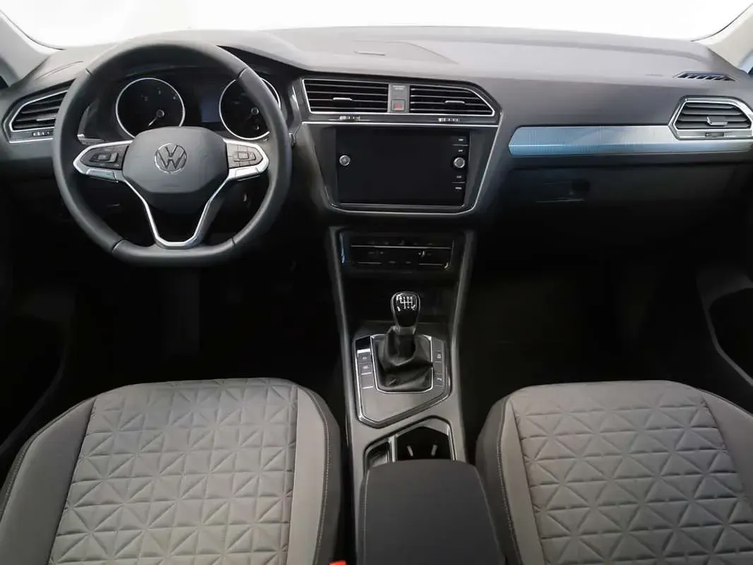Usado VW Tiguan Life 122 CV (89 kW) 2023 Plateado SUV
