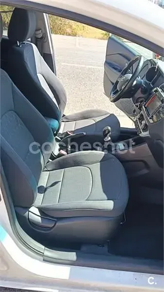 Usado Kia Rio 75 CV (55 kW) 2016 Blanco Utilitario
