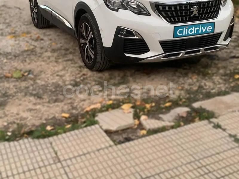 Usado Peugeot 5008 Allure 130 CV (95 kW) 2020 Blanco SUV