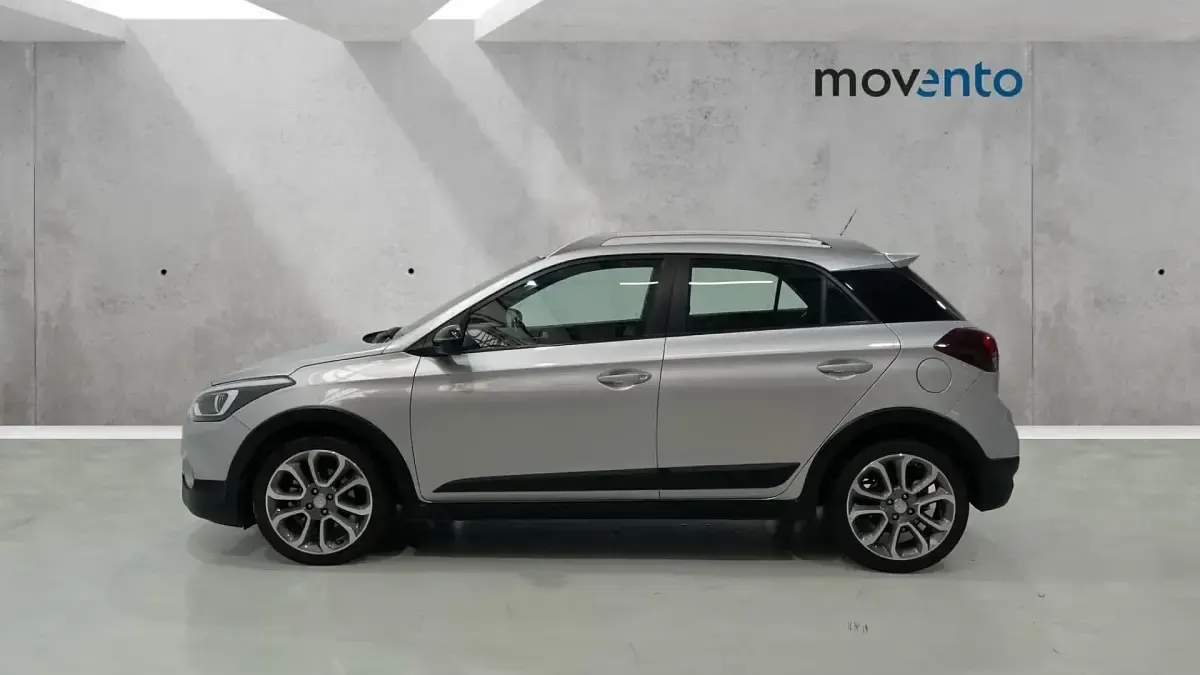 Usado Hyundai i20 Active 100 CV (73 kW) 2020 Gris / plata Utilitario