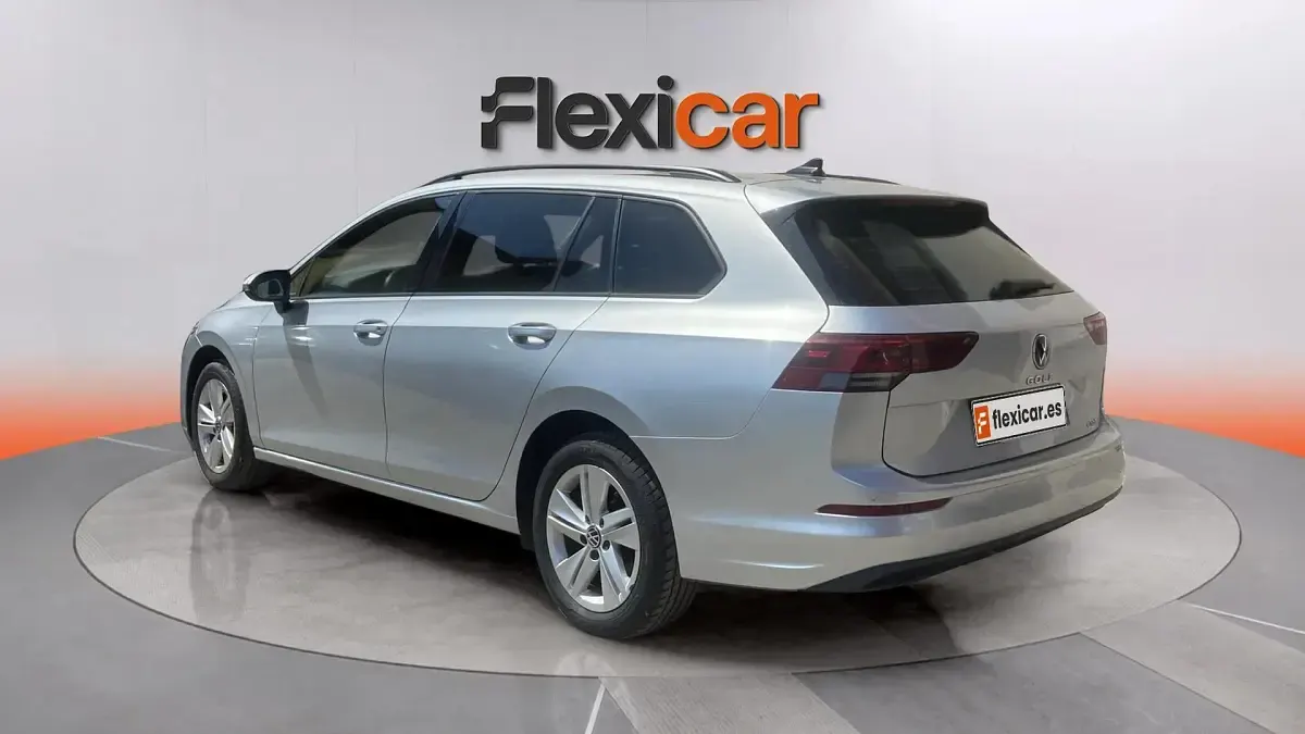 Usado VW Golf VIII Life 110 CV (80 kW) 2021 Gris Berlina