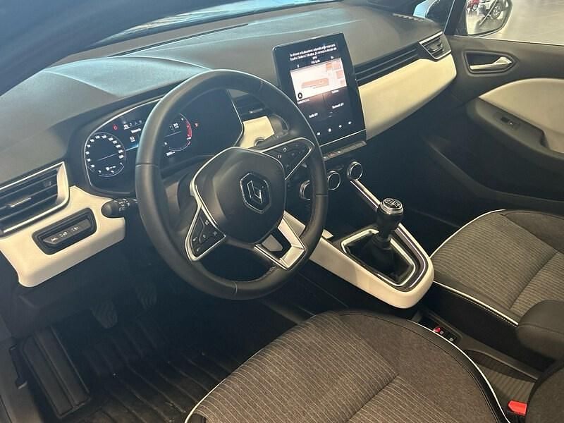 Usado Renault Clio V Techno 140 CV (102 kW) 2023 Gris Berlina