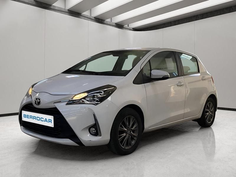 Usado Toyota Yaris Business Edition 69 CV (50 kW) 2019 Blanco