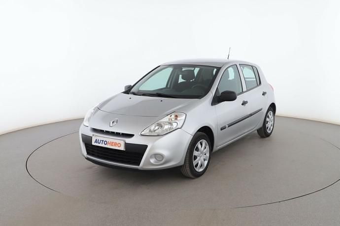 Gris Usado 2013 Renault Clio III Collection Berlina | 7299 € (Un poco caro) - Imagen 1/3
