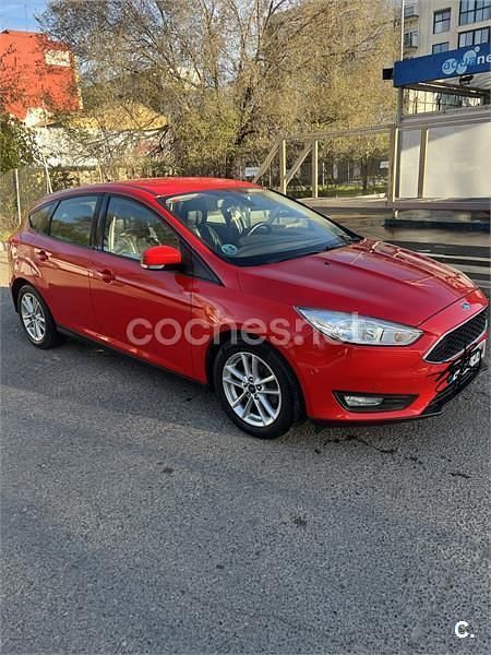 Usado Ford Focus Trend 120 CV (88 kW) 2017 Rojo Berlina