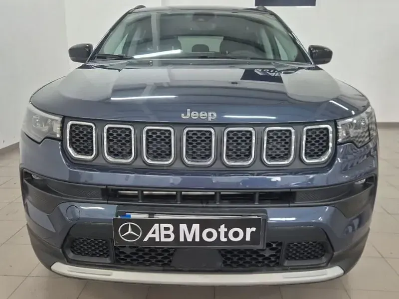 Usado Jeep Compass Limited 130 CV (95 kW) 2023 Gris / plata SUV