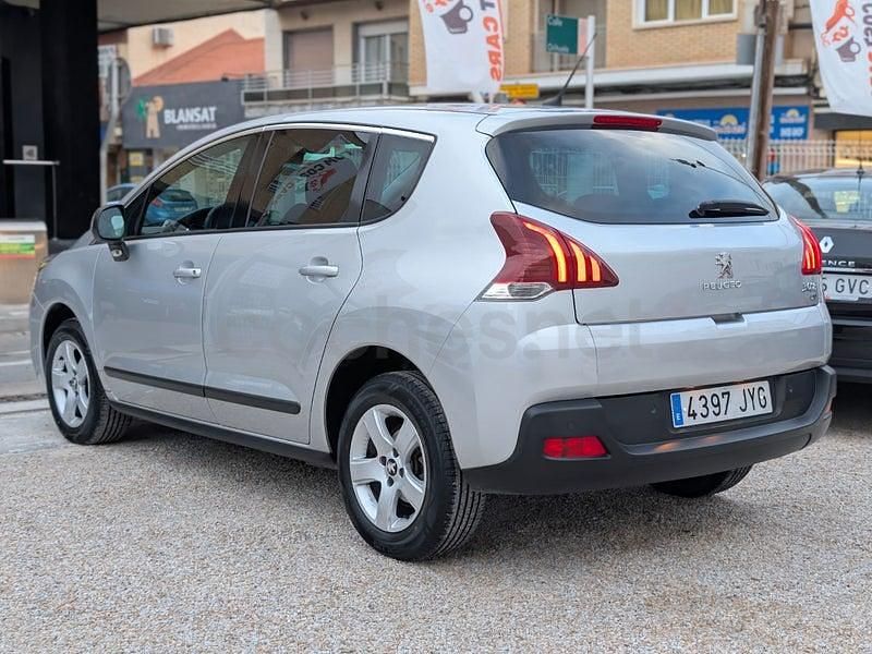 Usado Peugeot 3008 Access 115 CV (84 kW) 2014 Gris / plata Familiar