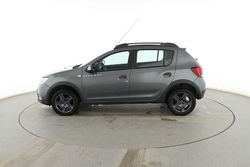 Usado Dacia Sandero 90 CV (66 kW) 2017 Gris Berlina