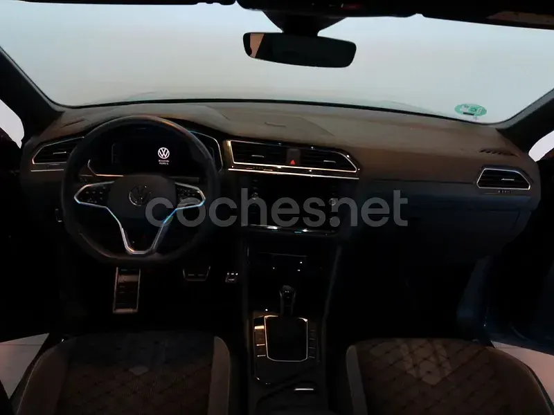 Usado VW Tiguan R-line 150 CV (110 kW) 2023 Gris / plata SUV