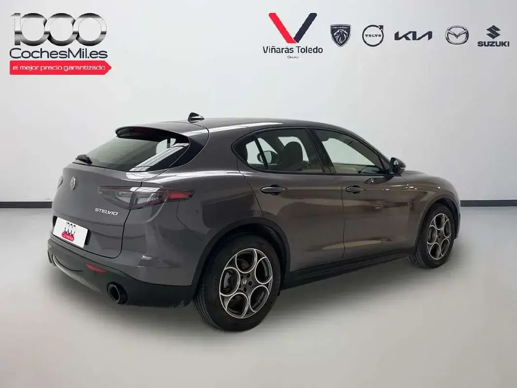 Usado Alfa Romeo Stelvio Sprint 160 CV (117 kW) 2023 Gris SUV